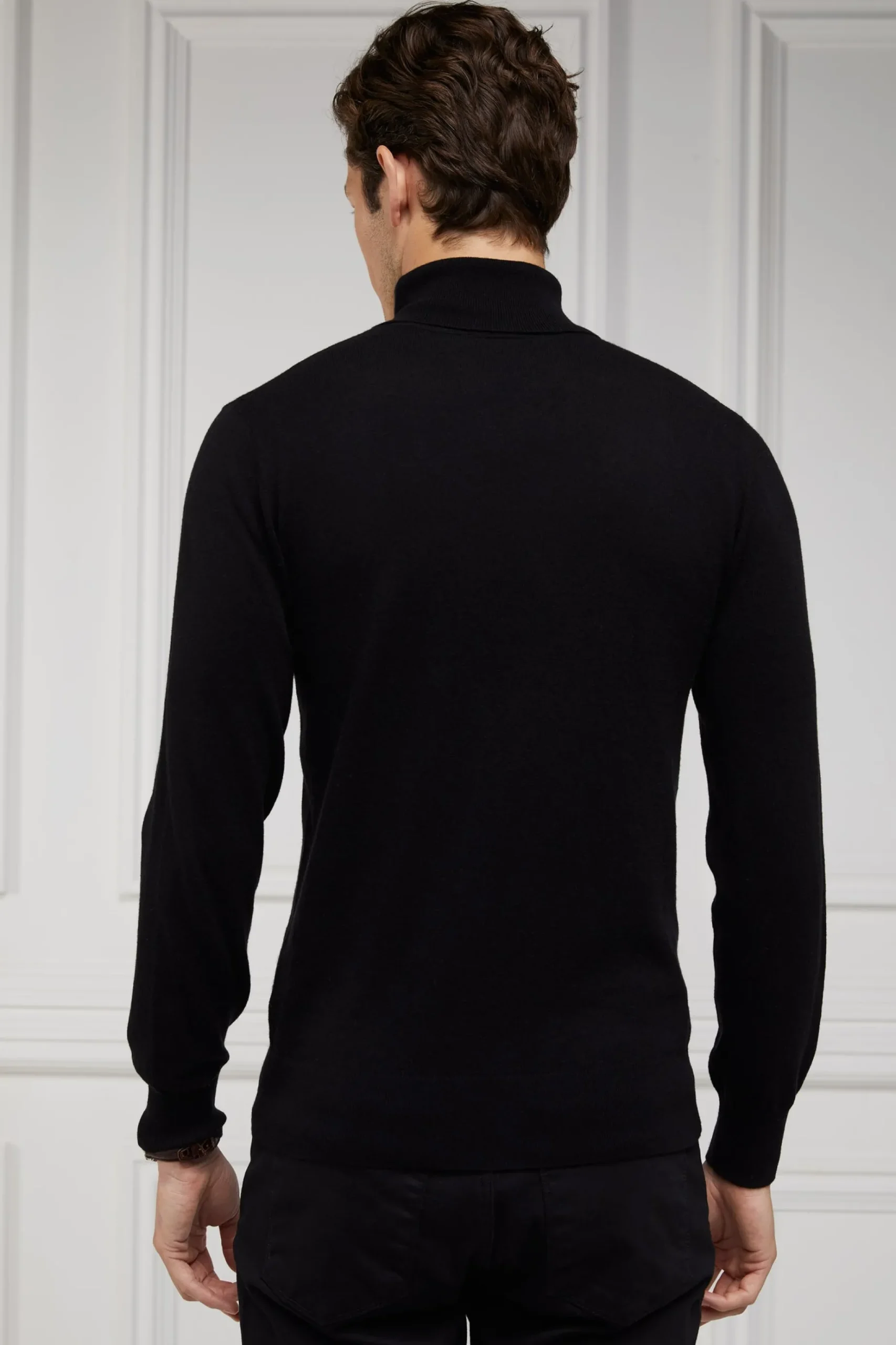Fine Roll Neck Knit